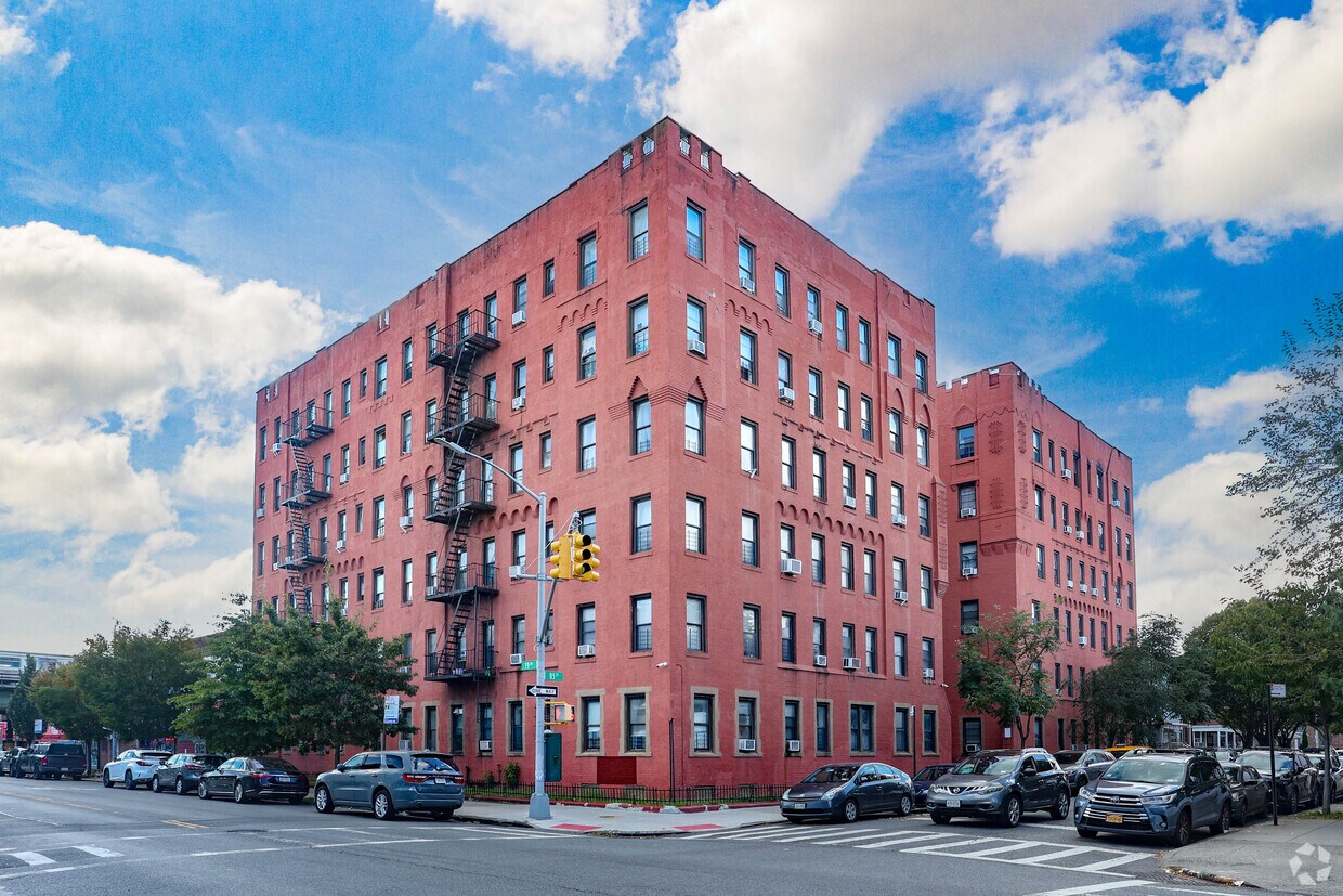 Primary Photo - 1864 85th St