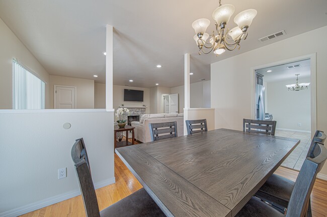 Building Photo - 549 N La Sena Ave