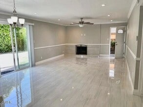 Building Photo - 2589 Bayshore Ave