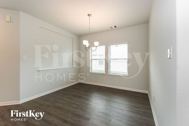 Foto del edificio - 321 Lake Way Circle
