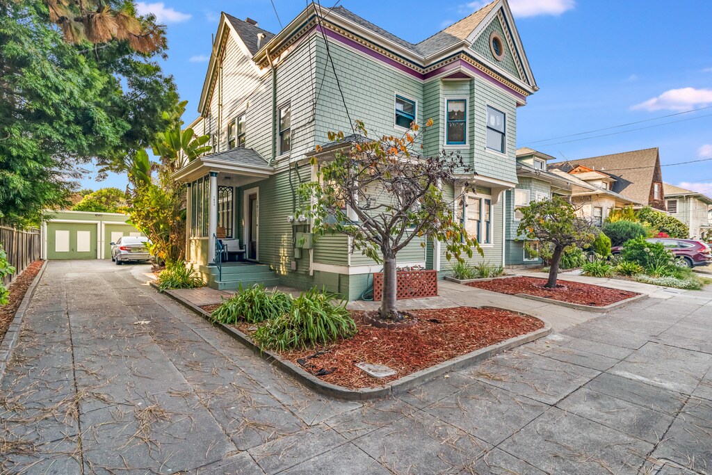 Primary Photo - 1015 Walnut St