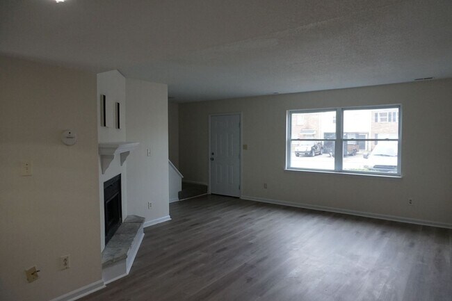 Foto del edificio - 3 bedroom 2.5 bath townhome