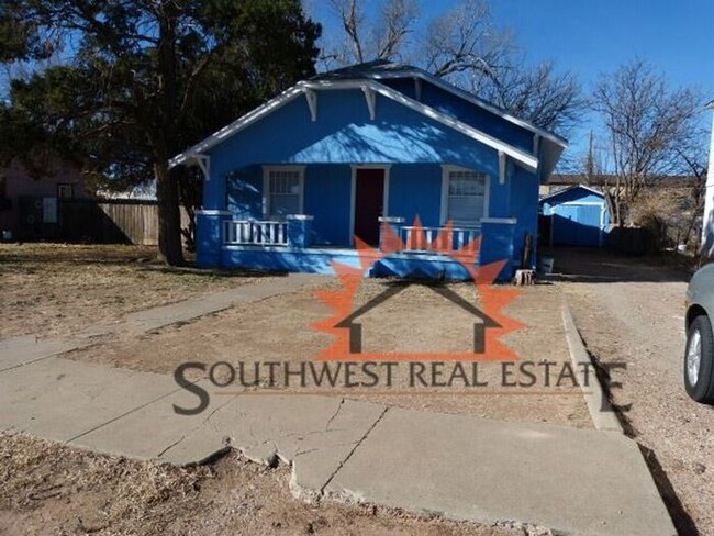 Building Photo - 2 bedroom 1 bath home with a 1 car garage.