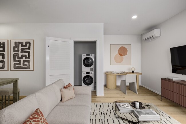 Building Photo - Oliver Bainbridge