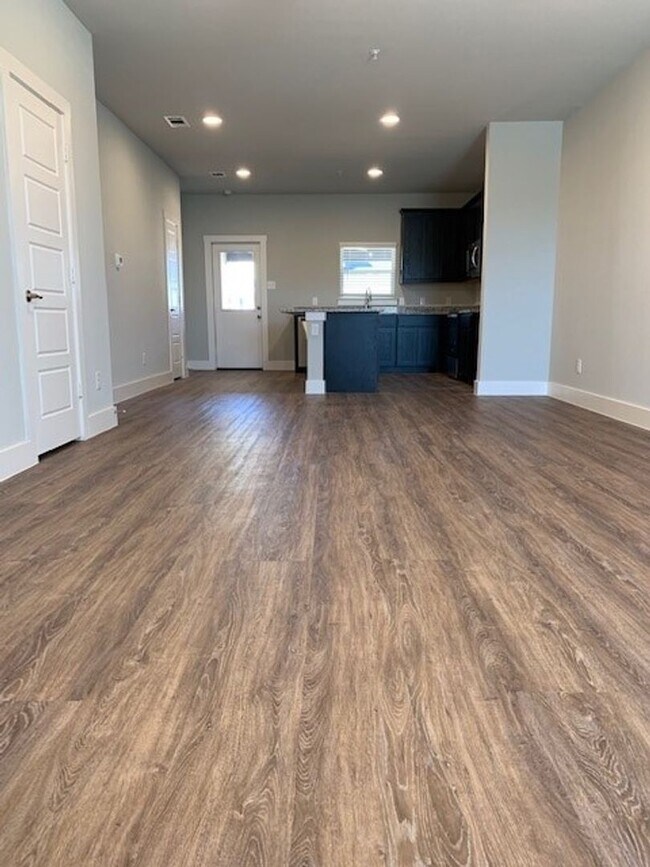 Foto del edificio - Beautiful Townhome in Great Location