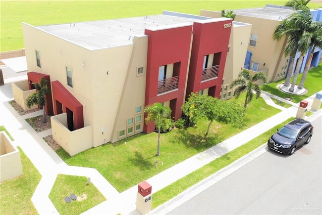 Building Photo - 1205 E Daffodil Ave