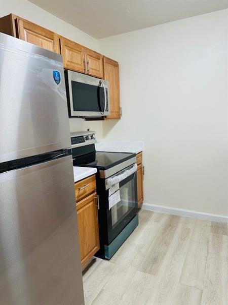 Foto del edificio - 5040 Elmhurst Rd