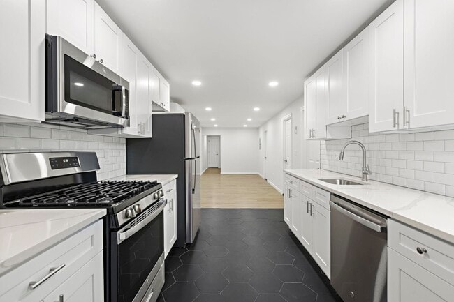 Building Photo - 173 Van Horne St