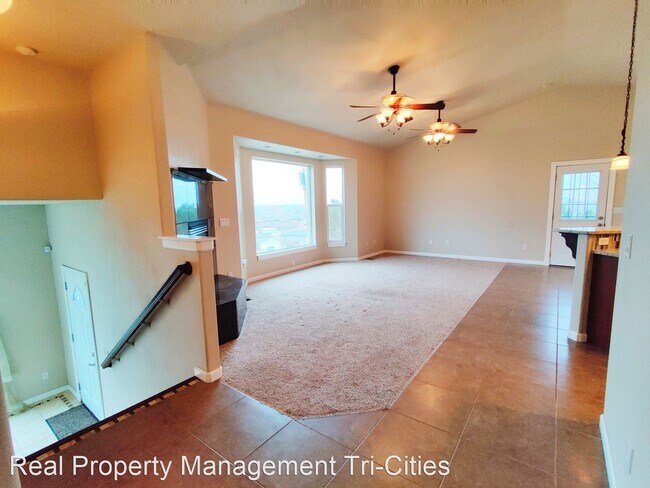 Building Photo - 4 br, 3 bath House - 3831 Ironton Dr.
