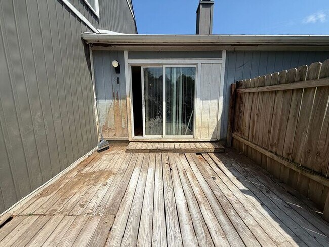 Foto del edificio - Fabulous Renovation!! Hermitage 1 Level Co...