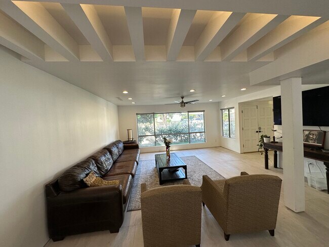 Building Photo - 5214 Dawes Ave