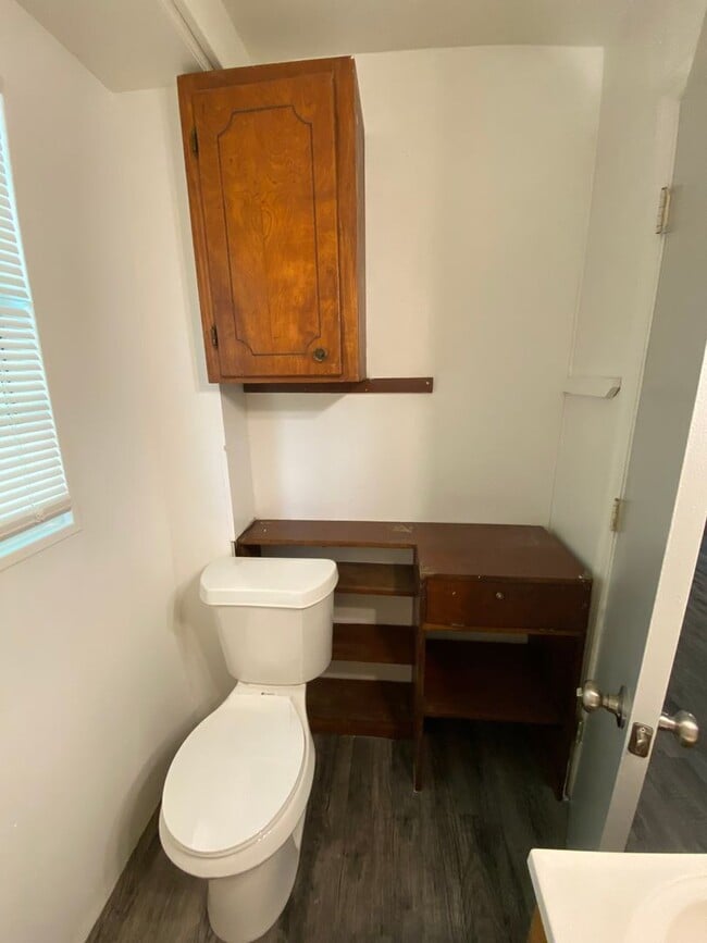 Building Photo - 3 bed 2 bath home with a fenced-in yard! Available August 2026!