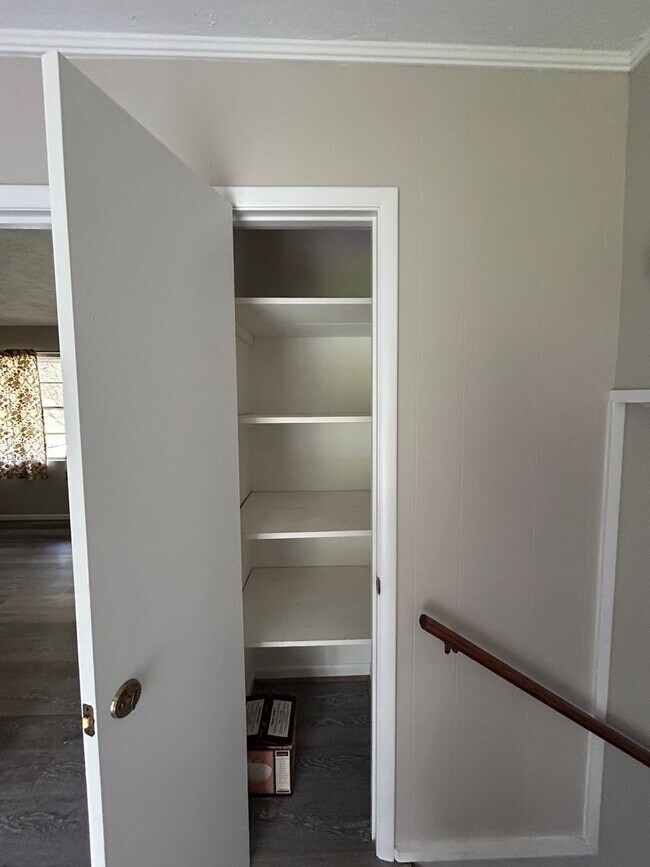 Foto del edificio - 310 W 6th St