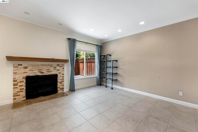 Foto del edificio - 4141 Stanley Blvd