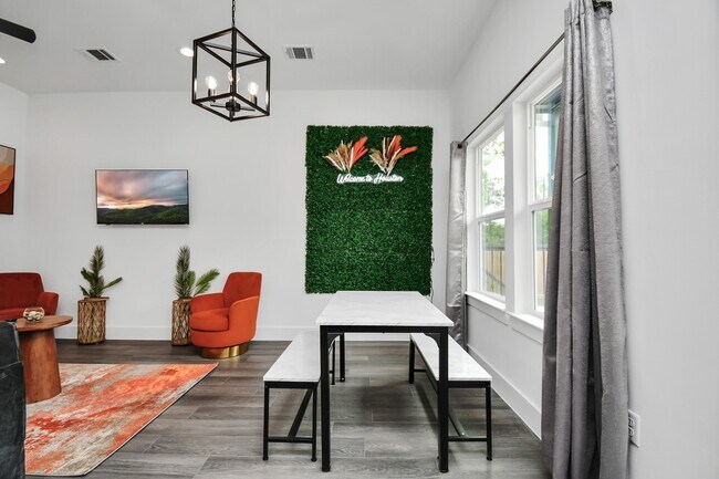 Foto del edificio - 4909 Higgins St