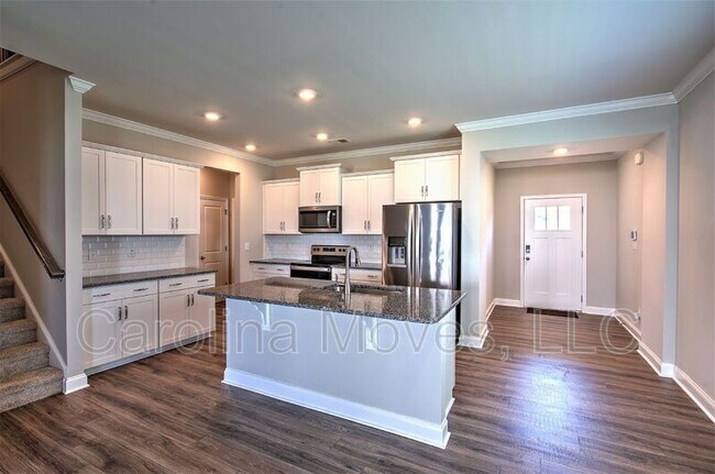 Building Photo - 572 Yellow Fox Rd