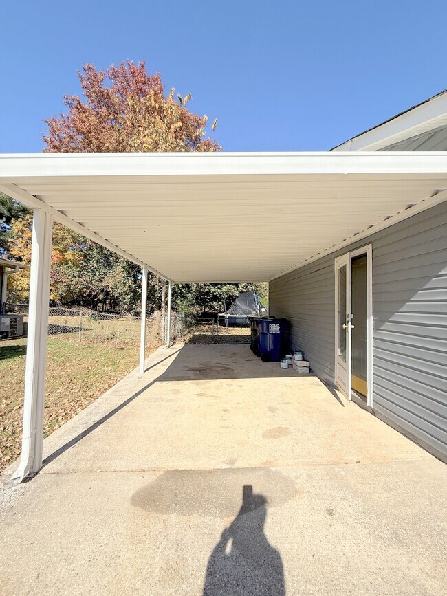 Building Photo - 158 Lewis Ln