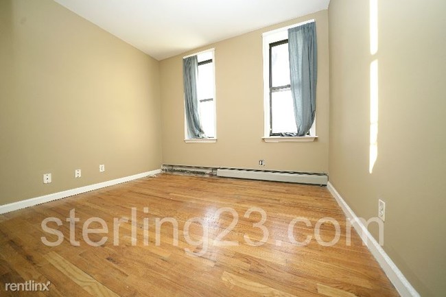 Building Photo - 3607 Steinway St