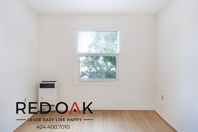 Foto del edificio - Welcoming Studio with Hardwood Style Floor...