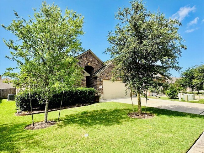 Building Photo - 5613 Sacco St
