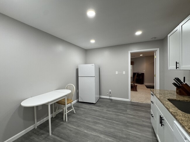 Building Photo - 206 Wewoka Trce