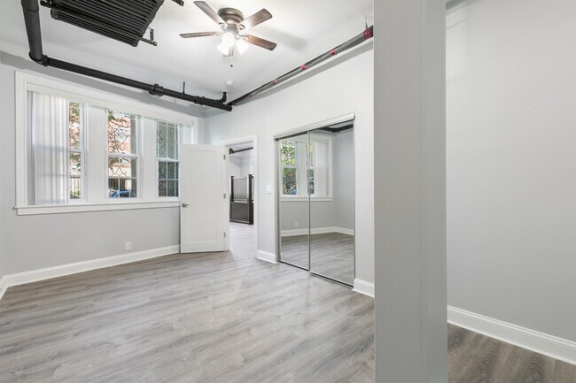 Foto del edificio - 7618 N Eastlake Terrace