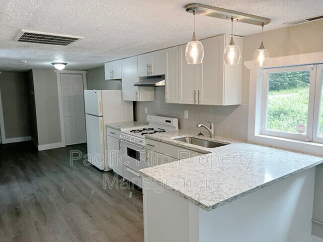 Foto del edificio - 6323 Kitsap Way