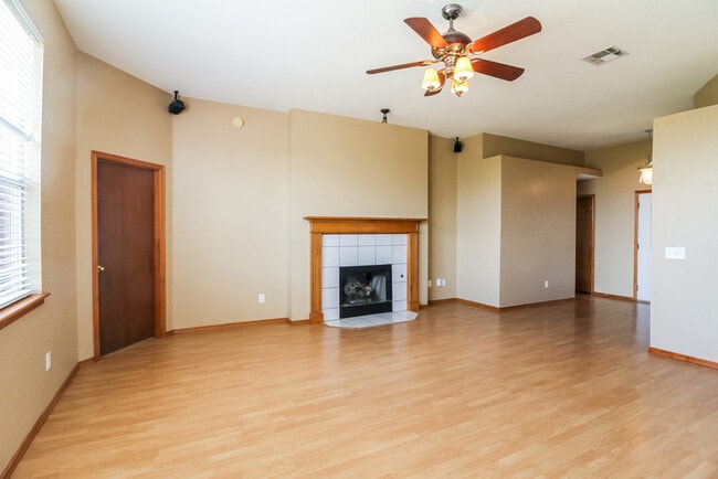 Building Photo - 912 Westbury Terrace