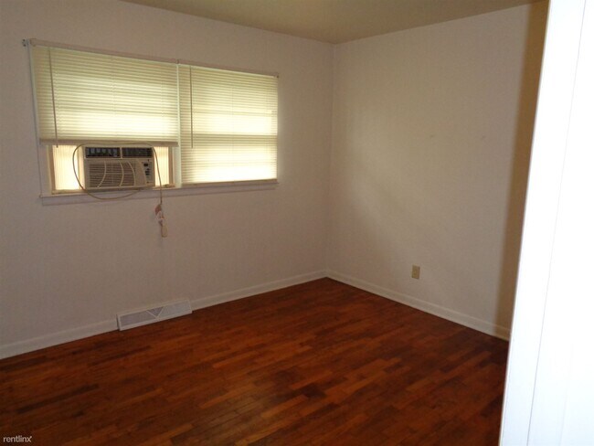 Building Photo - 2 br, 1 bath  - 8008 Oakside St