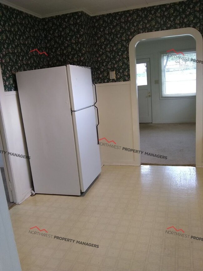 Foto del edificio - STATUS: AVAILABLE   | R168E| $1095