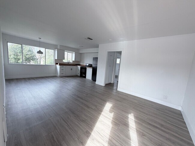 Foto del edificio - Upstairs Apartment