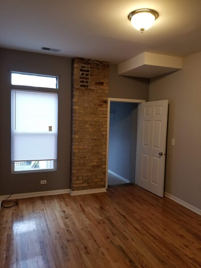 Foto del edificio - 533 N Ashland Ave