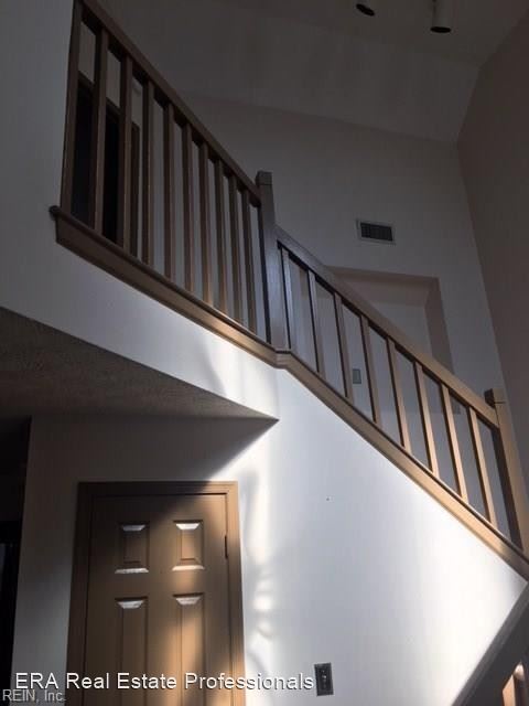 Foto del edificio - 746 Rock Crest Ct