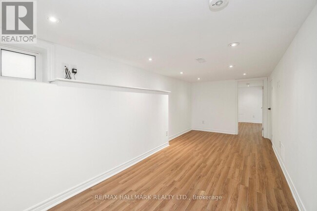 Photo du bâtiment - 709 Willard Ave