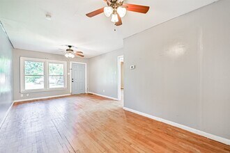 Building Photo - 1007 Plum St