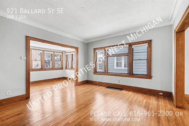 Foto del edificio - 921 Ballard St SE