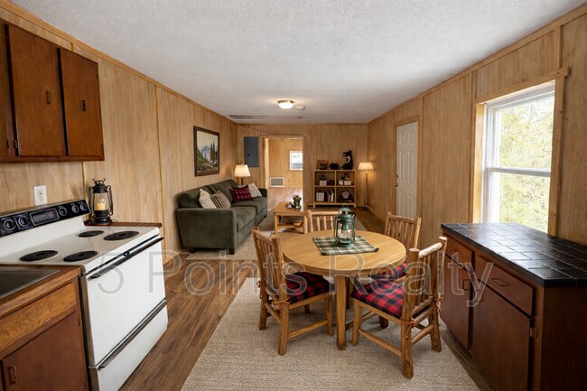 Building Photo - 7435 Cycle Ln