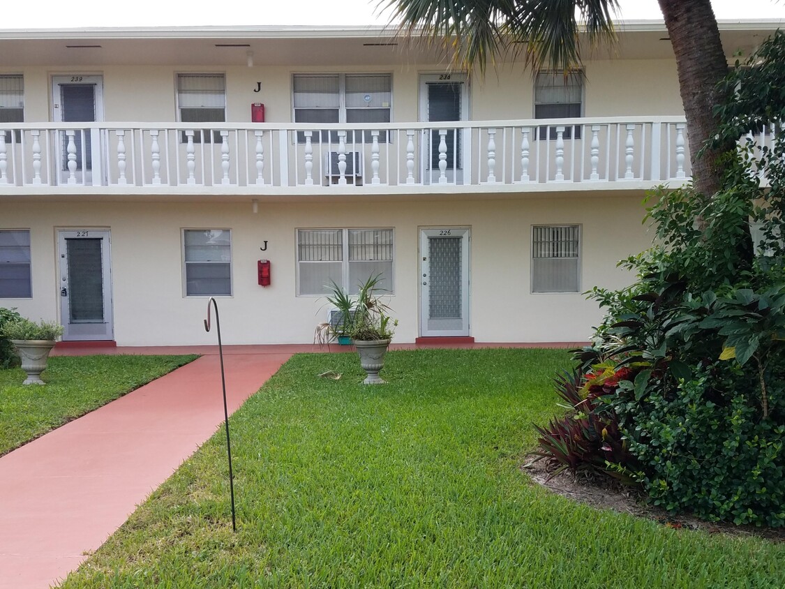 226 Norwich J, West Palm Beach, FL 33417 - Condo for Rent in West Palm ...