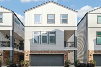 Building Photo - 746 W Donovan St