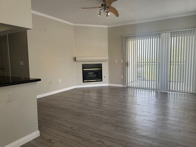 Foto del edificio - 2900 Sunridge Heights Pkwy
