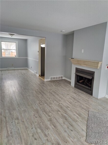 Foto del edificio - 32 Cascade Dr