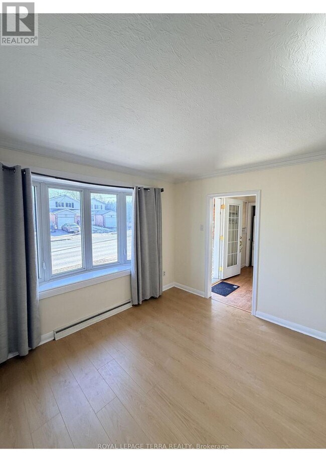 Photo du bâtiment - 114 Adelaide Ave E