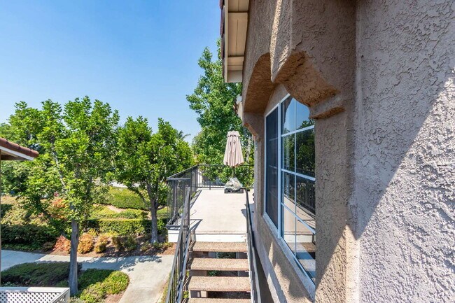 Foto del edificio - Spacious 2 Bedroom, 2 Bath – End Unit with...