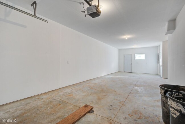 Foto del edificio - 3 br, 2.5 bath Townhome - Benson Courtyard...