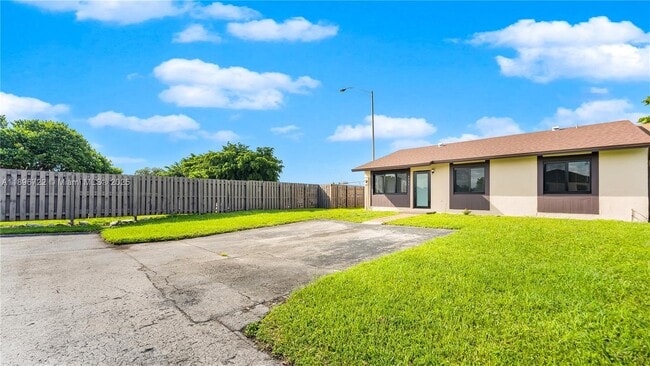 Building Photo - 4208 SW 136th Pl