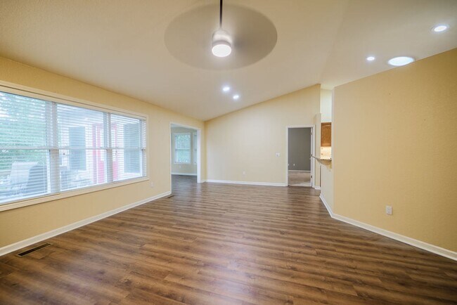 Foto del edificio - Charming 3 bedroom, 2 bathroom located in the picturesque Hot Springs Village