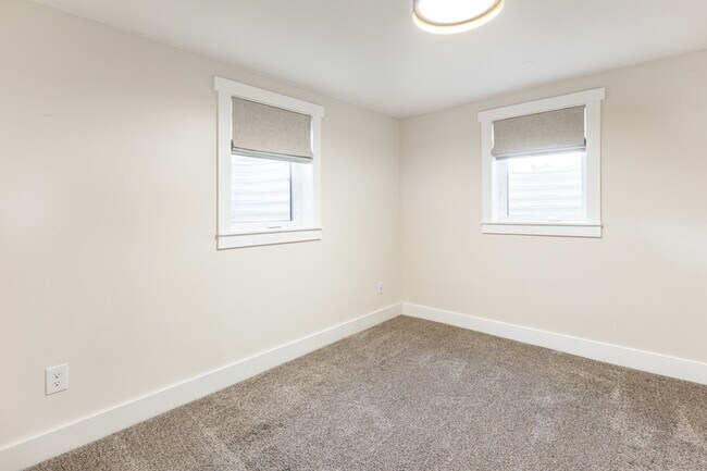 Building Photo - 518 E 11000 S