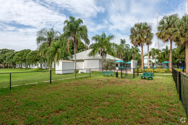 Dog Park - Oakwood Townhomes