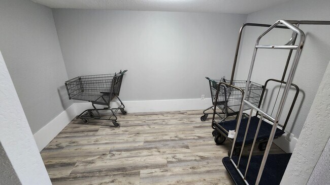 Building Photo - 950 Egret Cir