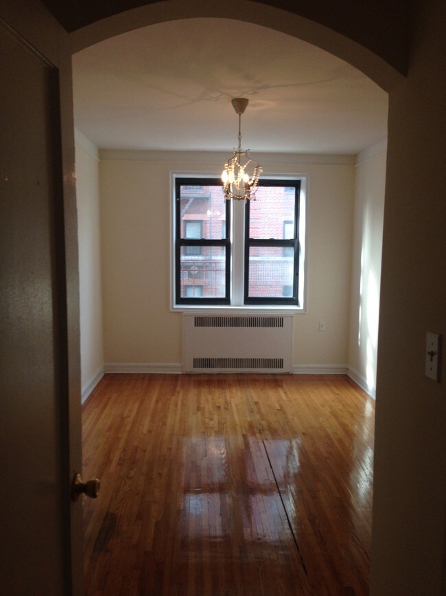 Building Photo - 1701 W 3rd St